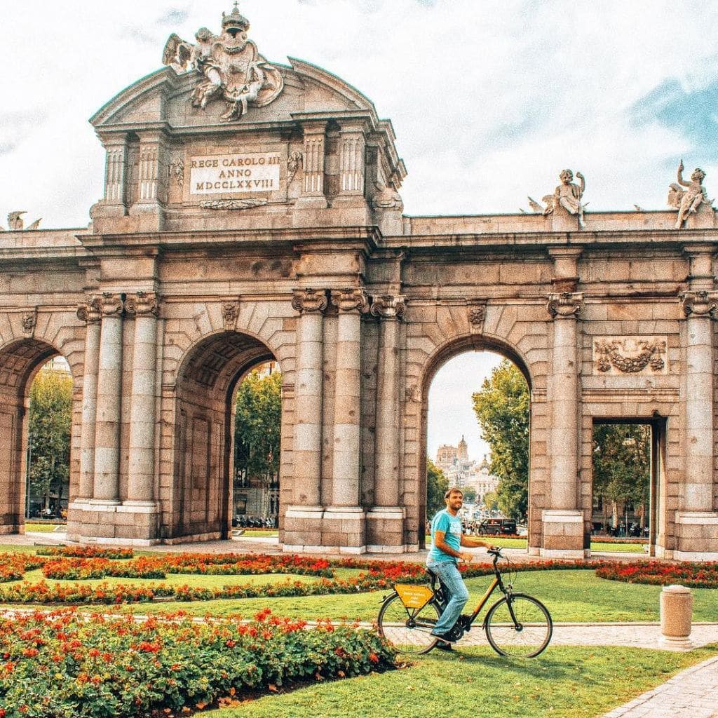 How To Get From Madrid Airport To Segovia - All Possible Ways, madrid airport to city, madrid airport express bus, madrid airport bus, taxi madrid airport, metro from Madrid airport to city center