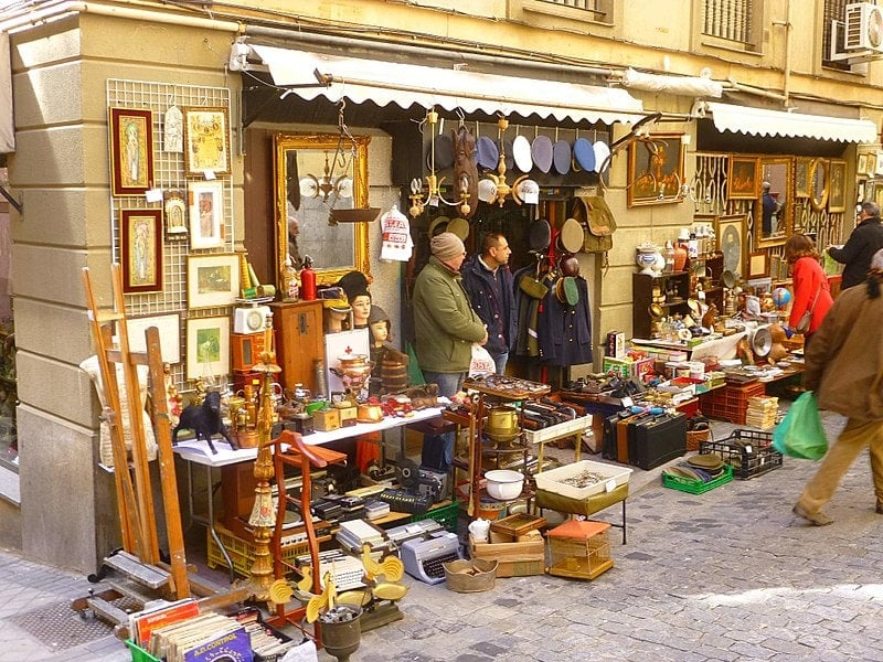 A Perfect 3 Days Madrid Itinerary - Best Day Trips Around Madrid 35 El Rastro, places to visit in Madrid, Madrid travel guide, things to do in Madrid
