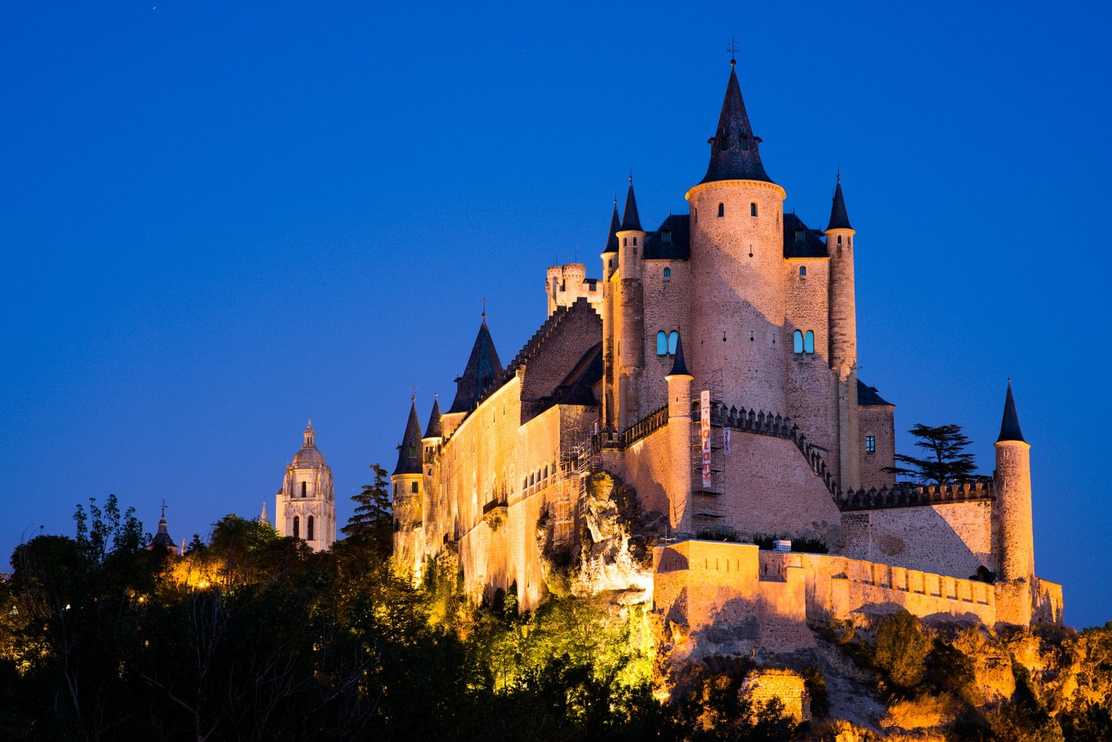 Things to do in Segovia, Places to visit in Segovia, Alcazar in Segovia, How To Get From Madrid Airport To Segovia - All Possible Ways