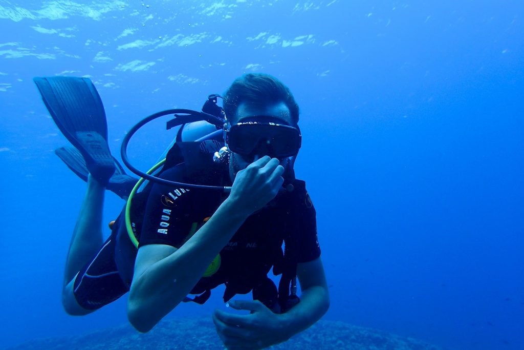18 Awesome Things to do in Dhiffushi Island (Travel Guide) 24 diving 1049477 1920