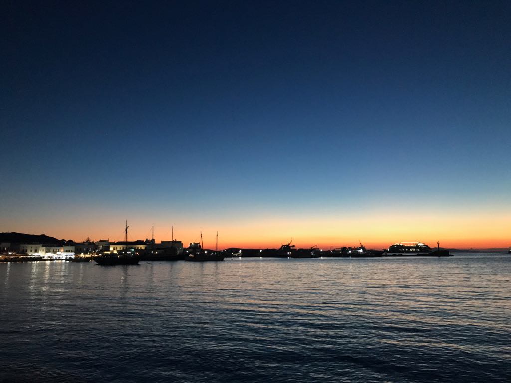 Things to do in Mykonos, Places to visit in Mykonos, Food to try in Mykonos, sunset in mykonos