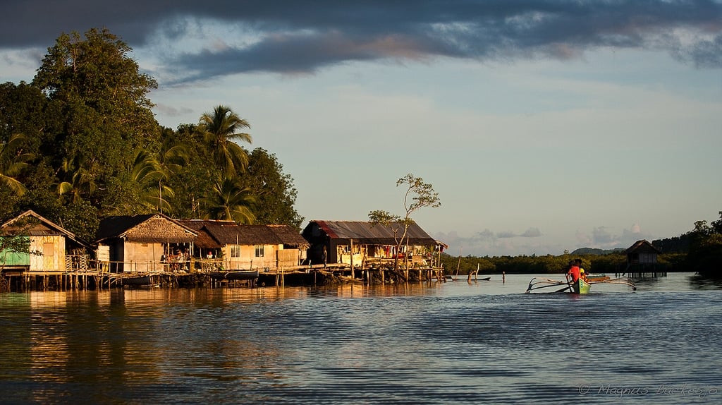 Surigao Tourist Spots, Day-asan floating village, Surigao Travel Guide