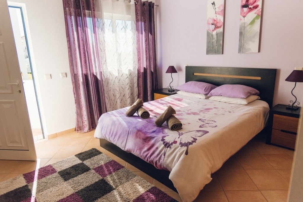 Budget travel in Portugal, Faro airport to downtown