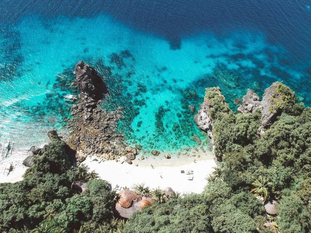 Dumaguete to Apo Island, How to get to Apo Island, things to know before visiting Apo Island, Prices and Entrnace Fees in Apo Island, What to bring to Apo Island, where to stay in Apo Island, Apo Island, drone shots in Apo Island, hiking lighthouse in Apo Island