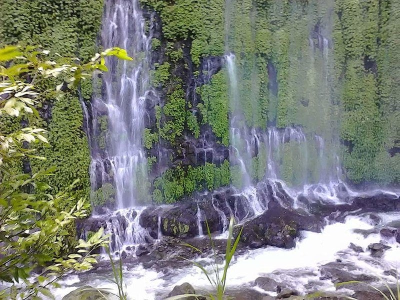 800px Asik asik falls