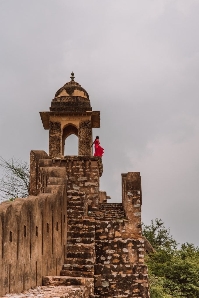 10 Cool Things to do in Jaipur (Travel Guide) 9 things to do in Jaipur, Jaipur travel guide,, views of Amber fort