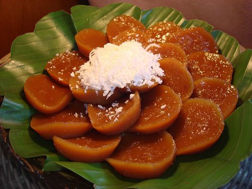 Kutsinta, Filipino street food