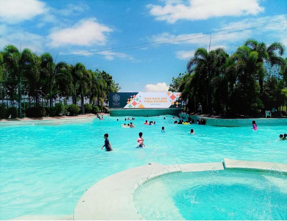 Crystal Waves Hotel and Resort, nueva ecija tourist spots, things to do in nueva ecija, manila to nueva ecija