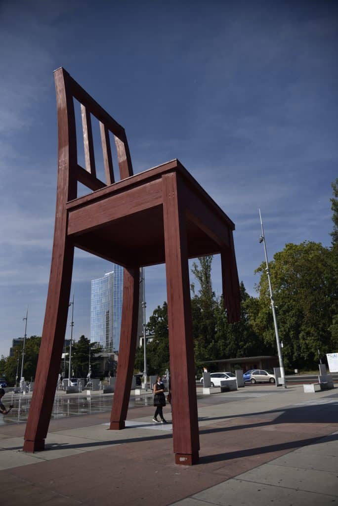 Things to do in Geneva, Geneva tourist spots, The Broken Chair