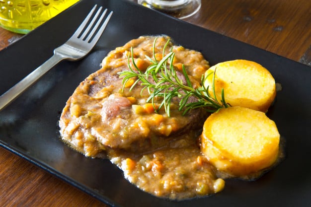 swiss food, switzerland food, swiss cuisine, swiss dishes, switzerland traditional food, Polenta and braised beef 