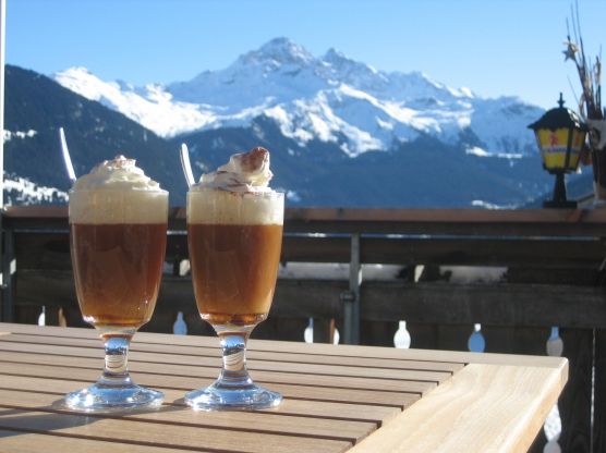 Schümli Pflümli, drinks in switzerland, swiss beverages, swiss drinks, 
