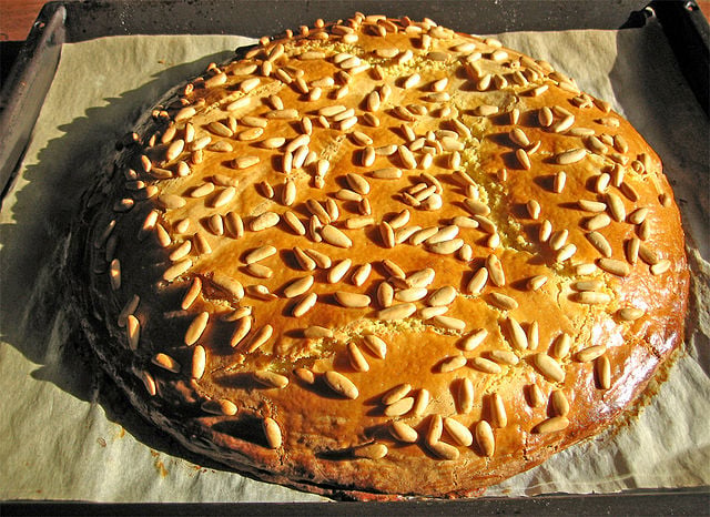 Torta della Nonna, Italian Food, Italian cuisine, traditional Italian food, food in Italy, Italian dishes