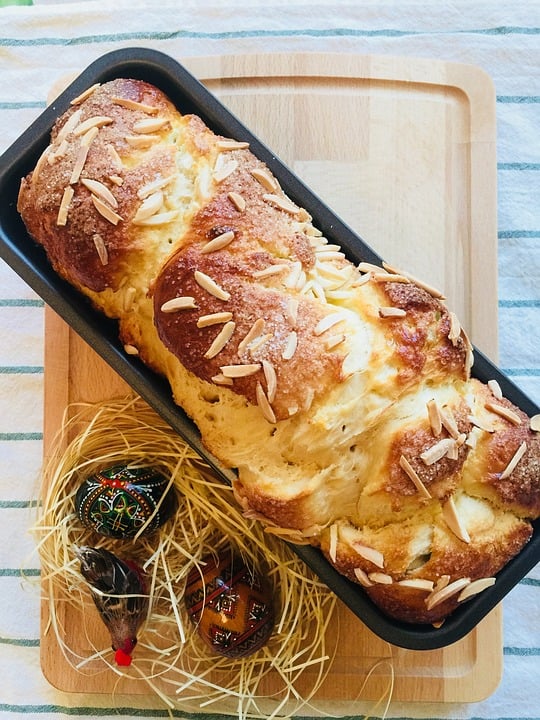 Best Romanian Food - Best 56 Romanian Dishes And Traditional Food In Romania To Try 44 Romanian foods, Romanian desserts, Traditional food in Romania, What to eat in Romania, Desserts in Romania, Cozonac