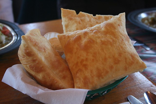 MEXICAN DISHES, FOOD IN MEXICO, MEXICAN CUISINE, MEXICAN FOODS, MEXICAN DESSERTS, SOPAPILAS
