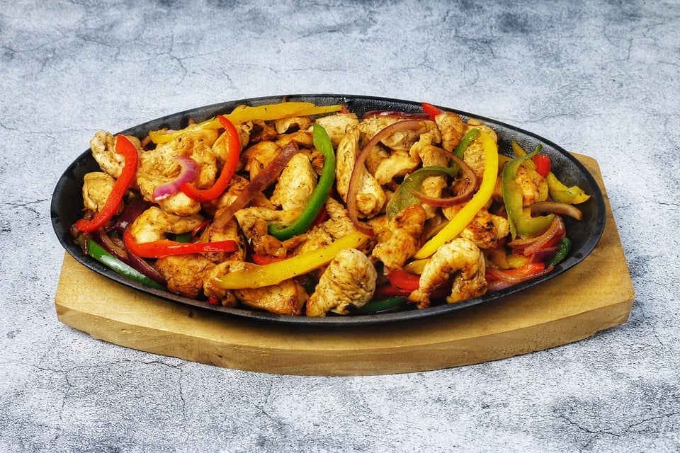 MEXICAN DISHES, FOOD IN MEXICO, MEXICAN CUISINE, MEXICAN FOODS, FAJITAS