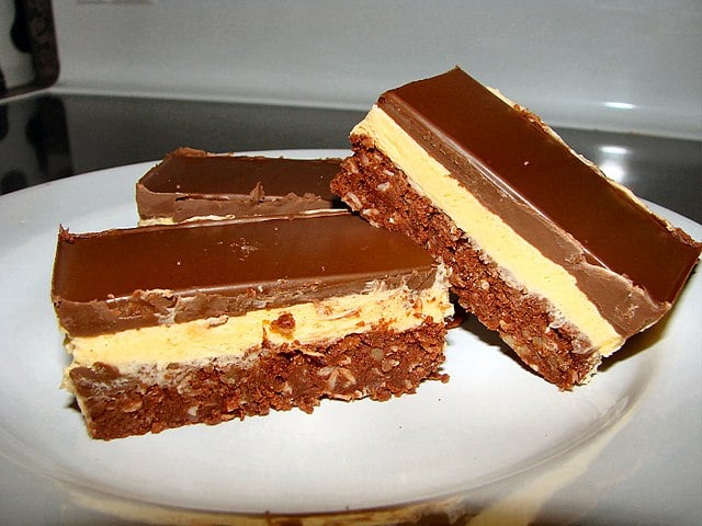 Best Canadian Food - 35 Best Canadian Dishes And Traditional Food In Canada To Try 22 Canadian Food, Canadian cuisine, Traditional Canadian Food, food in Canada, Canadian dessert, dessert in Canada, Nanaimo Bars