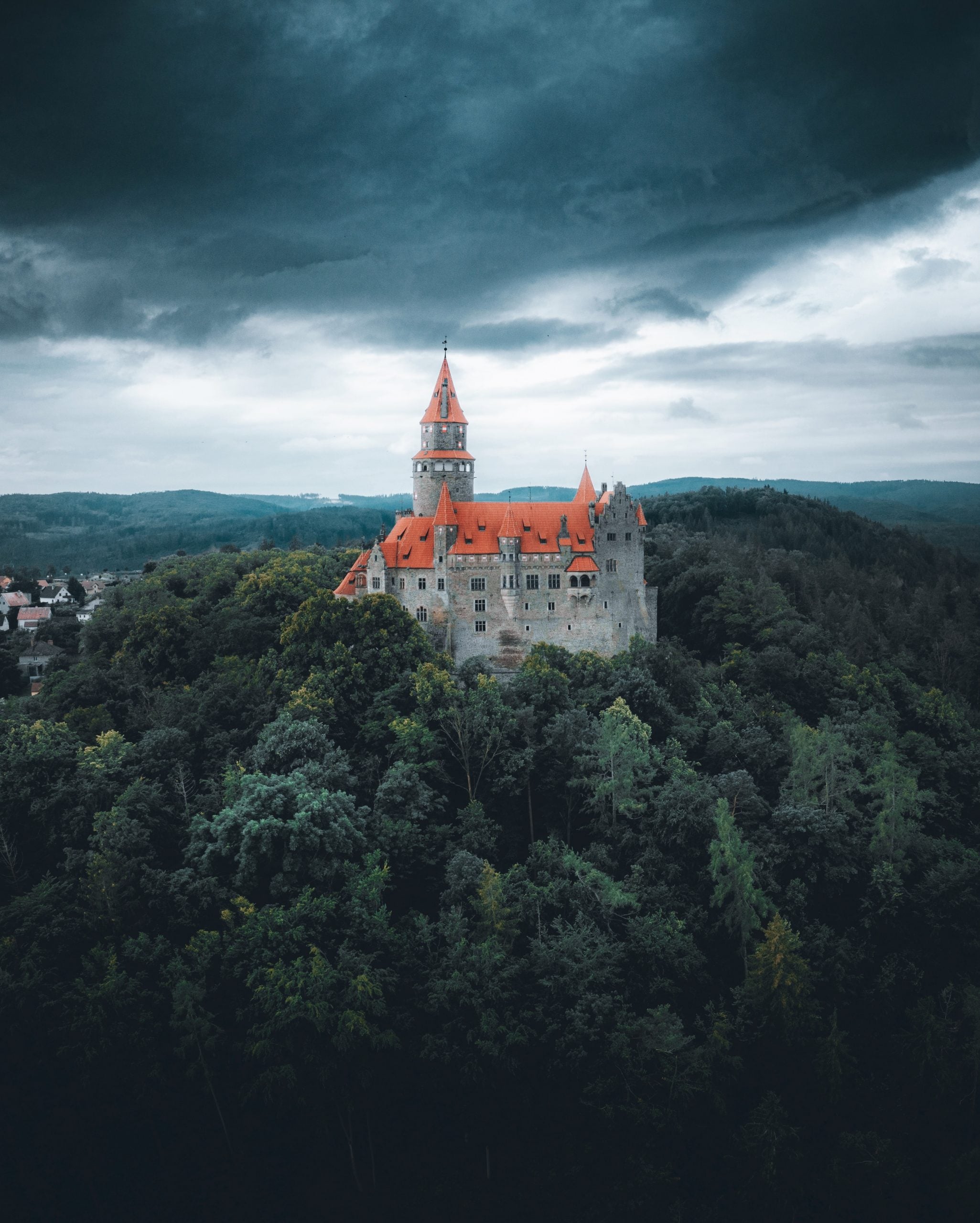 Bouzov Česko scaled