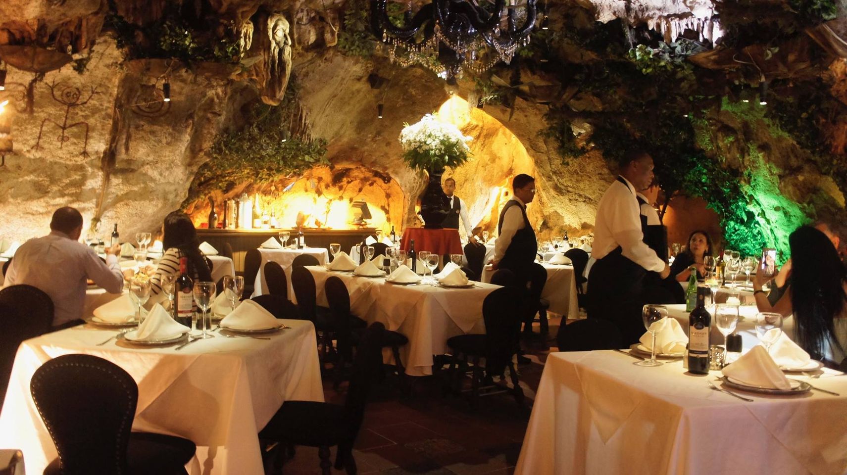 restaurants in santo domingo, restaurants in santo domingo dominican republic, best restaurants in santo domingo, where to eat in santo domingo, santo domingo food, el meson de la cava