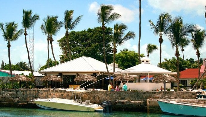 restaurants in nassau, restaurants in nassau bahamas, best restaurants in nassau, best restaurants in nassau, where to eat in nassau, nassau food, green parrot bar & grill