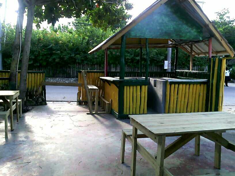 restaurants in negril, best restaurants in negril, where to eat in negril, negril food, negril restaurants, kool vybes bar and jerk centre