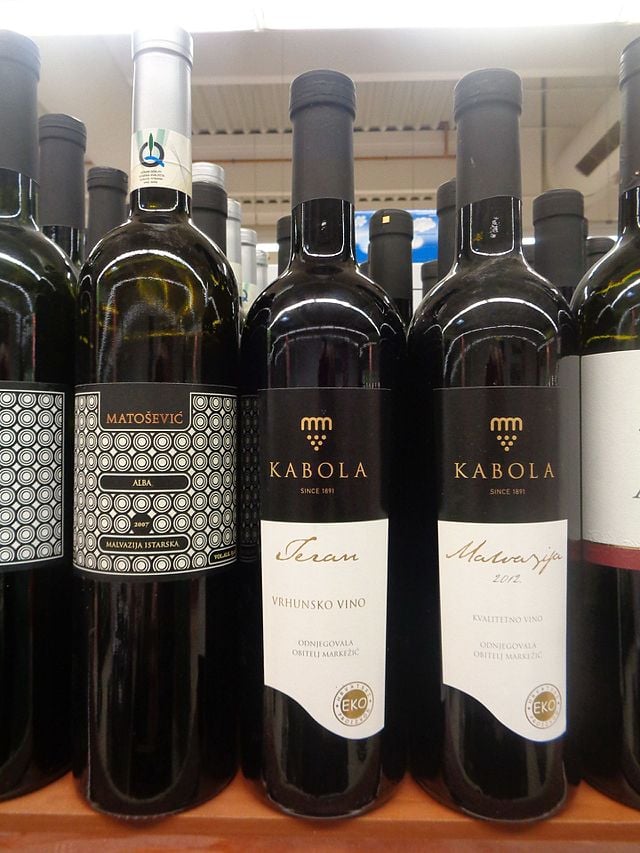 Croatia Travel Tips, Things To Know Before Visiting Croatia, facts about Croatia, Croatia Food, Croatia cuisine, Traditional Croatia drink, food in Croatia, Croatian dishes, Croatian food, drinks in Croatia, Croatian drinks, malvasia and teran