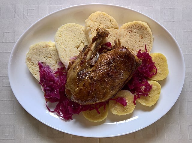 Czech Republic Food, Czech Republic cuisine, Traditional Czech Republic Food, food in Czech Republic, Czech Republic dishes, pečená kachna se zelím