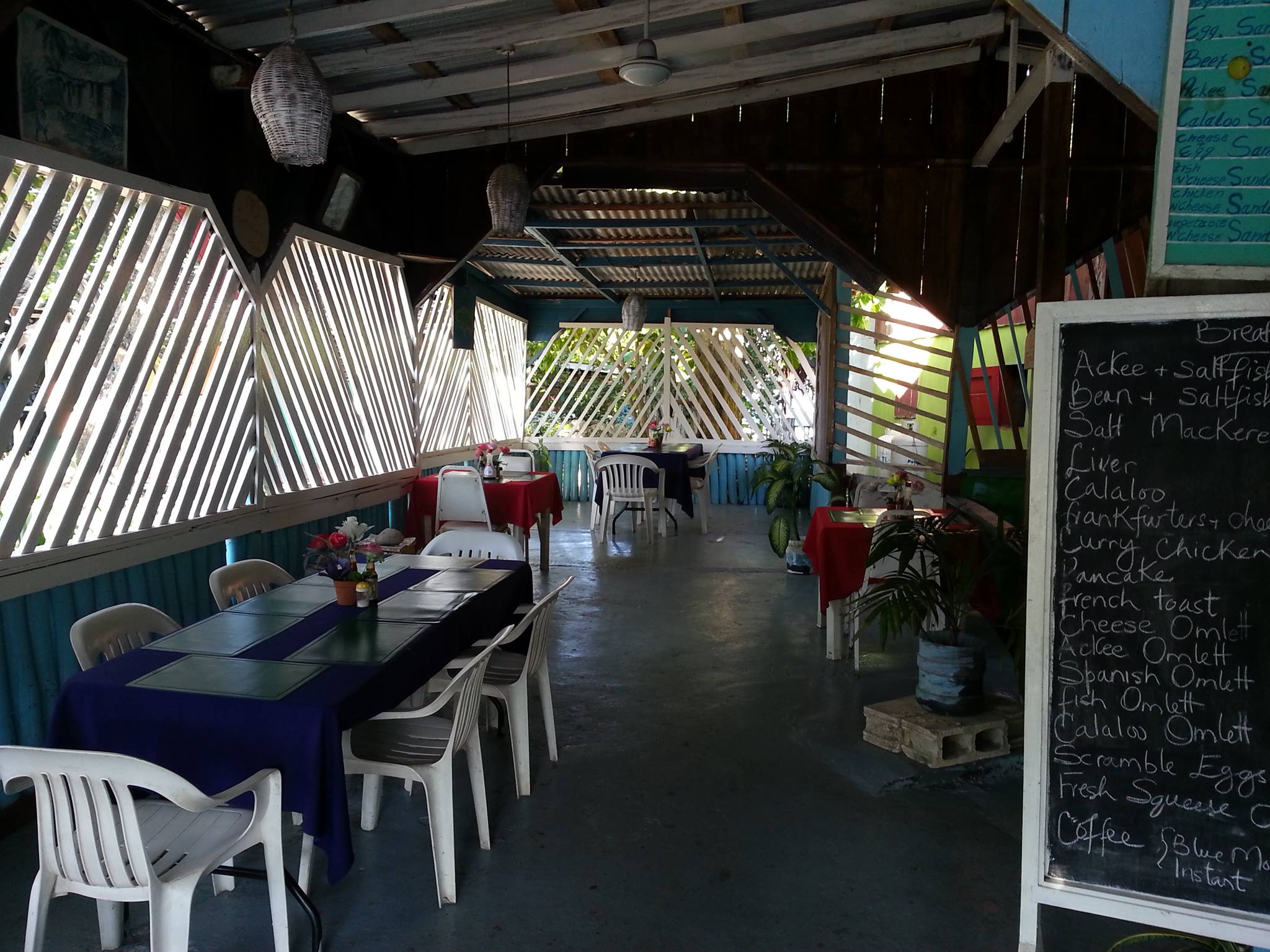restaurants in negril, best restaurants in negril, where to eat in negril, negril food, negril restaurants, sips & bites restaurant