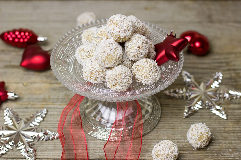 Brazilian snacks, Brazilian desserts, Brazil desserts, snacks and desserts in Brazil, traditional Brazilian snacks and desserts, Brazil cuisine, Brazil snacks, beijinho de coco