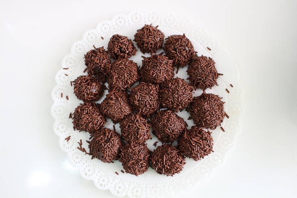 Brazilian snacks, Brazilian desserts, Brazil desserts, snacks and desserts in Brazil, traditional Brazilian snacks and desserts, Brazil cuisine, Brazil snacks, brigadeiro