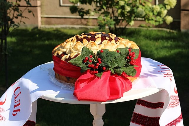 Ukraine Food, Ukraine desserts, Traditional Ukraine Food, desserts in Ukraine, Ukraine dishes, Ukrainian food, Ukrainian dessert, Ukrainian desserts, korovai