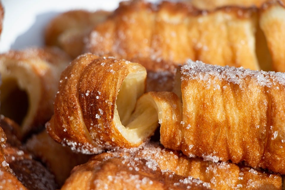 Hungarian snacks, Traditional Hungarian snacks and desserts, Hungary snacks, Hungarian desserts, traditional snacks and desserts in Hungary, Hungary desserts, Kürtőskalács