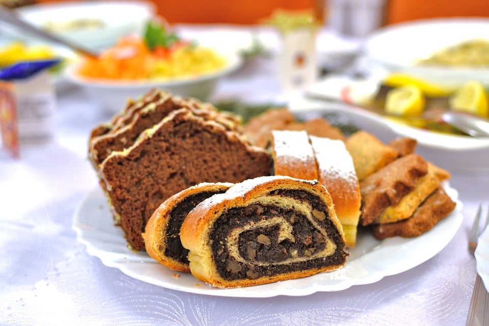 Ukraine Food, Ukraine desserts, Traditional Ukraine Food, desserts in Ukraine, Ukraine dishes, Ukrainian food, Ukrainian dessert, Ukrainian desserts, makoviy rulet
