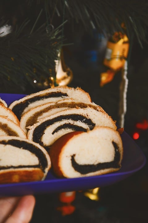 Polish Snacks, Traditional Polish Snacks and Desserts, traditional food in Poland, Poland Snacks, Polish Desserts, Poland Desserts, makowiec