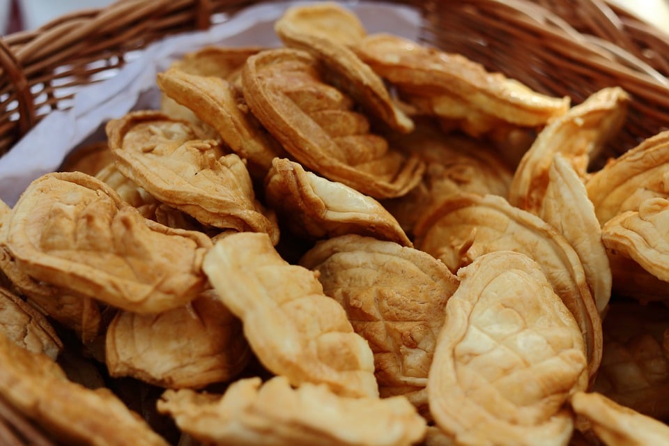Polish Snacks, Traditional Polish Snacks and Desserts, traditional food in Poland, Poland Snacks, Polish Desserts, Poland Desserts, oscypek cheese