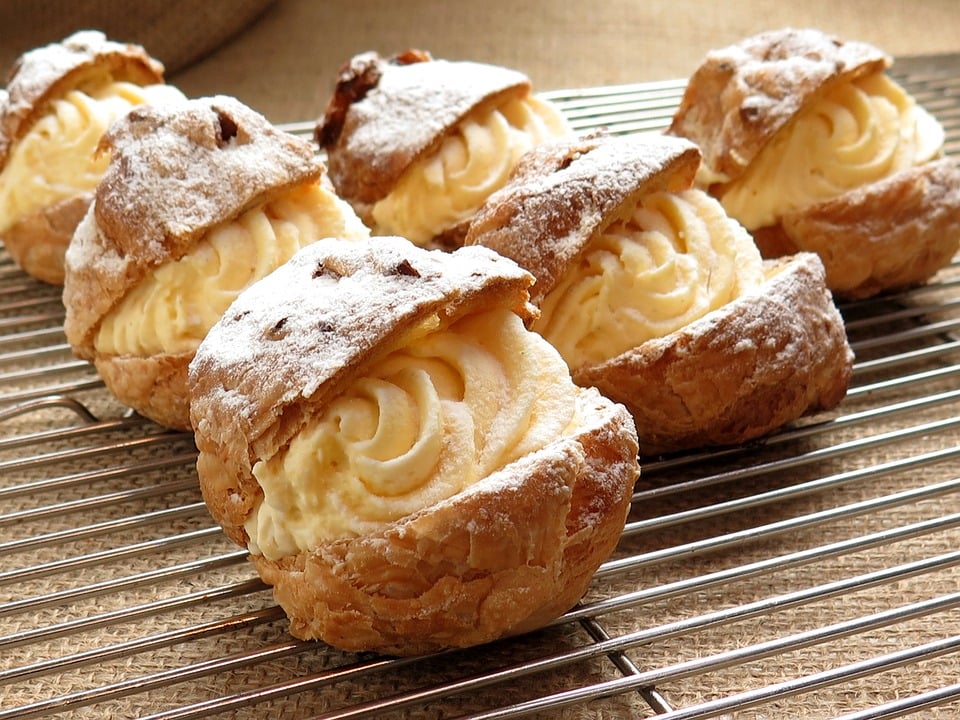 French dishes, French snacks, French cuisine, food in france, traditional French desserts, france desserts, france snacks, bombas de crema