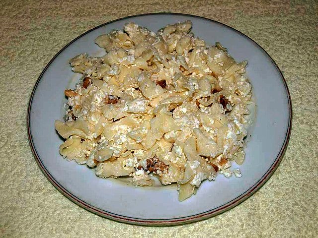 Hungarian Food, Traditional Hungarian Food, Hungary Food, Hungarian cuisine, traditional food in Hungary, Hungary cuisine, Hungarian dishes, Hungary dishes, Túrós Csusza 