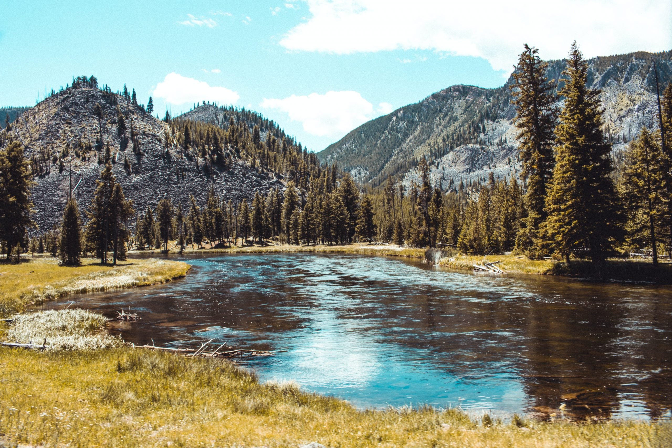 10 USA Bucket List Destinations, Nearest Airport To Yellowstone And How To Get From Salt Lake City Airport To Yellowstone National Park, cheapest way from Salt Lake City airport to Yellowstone National Park, salt lake city airport to yellowstone, closest airport to yellowstone, nearest airport to Yellowstone National Park