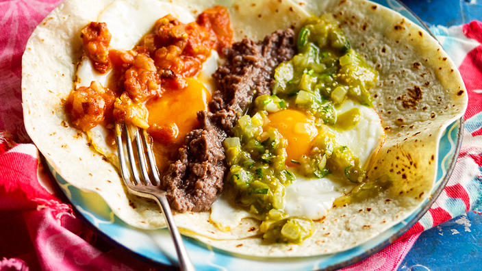 huevos divorciados, Guatemalan breakfast, breakfast in Guatemala, Mexican breakfast, breakfast in Mexico, traditional breakfast in Mexico, traditional mexican breakfast
