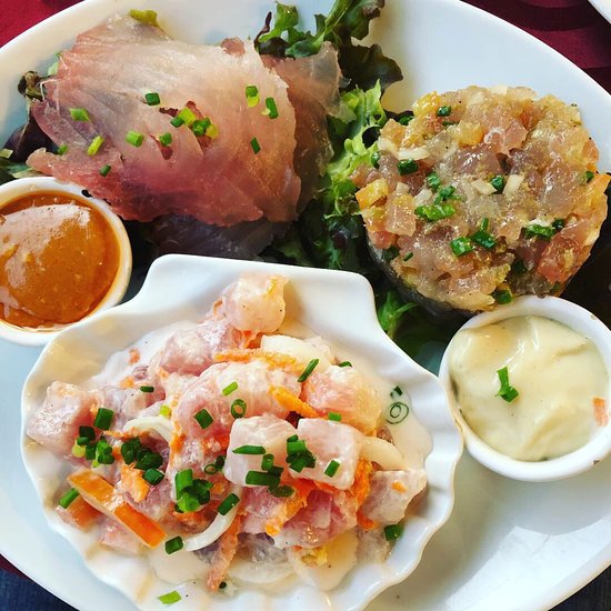 Moorea Food - 30 Best Restaurants In Moorea 8 LE MOTU PIZZA GRILL, Moorea restaurants, restaurants in Moorea, plant based restaurants in Moorea, vegetarian restaurants in Moorea, vegan restaurants in Moorea, Moorea food, where to eat in Moorea, vegan in Moorea, vegetarian in Moorea