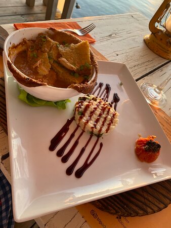 Moorea Food - 30 Best Restaurants In Moorea 31 MOOREA BEACH CAFE, Moorea restaurants, restaurants in Moorea, plant based restaurants in Moorea, vegetarian restaurants in Moorea, vegan restaurants in Moorea, Moorea food, where to eat in Moorea, vegan in Moorea, vegetarian in Moorea