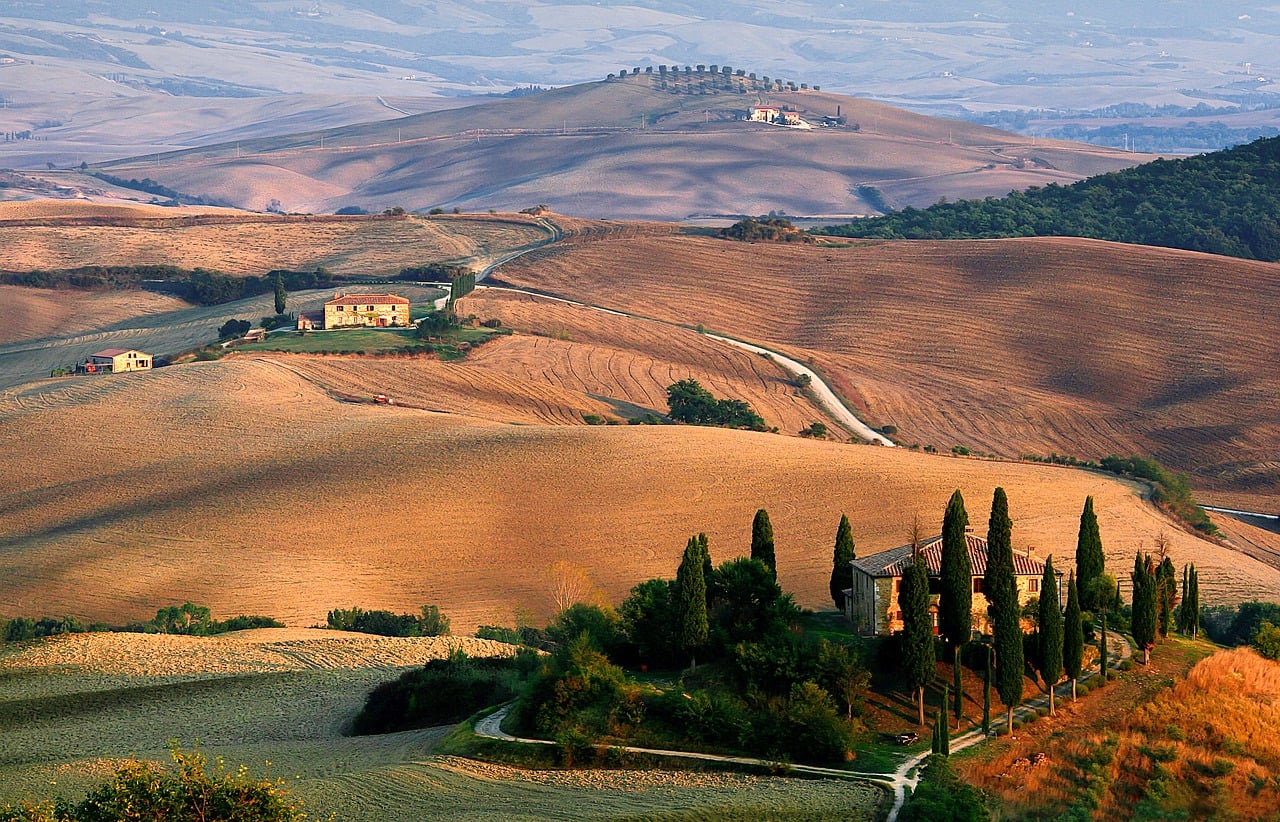 The Travel Divide: Why Americans Flock to Europe While Europeans Skip the USA 2 Why Americans Love Europe but Europeans Rarely Visit the USA, Biggest Mistakes When Moving to Italy And How You Can Avoid Them