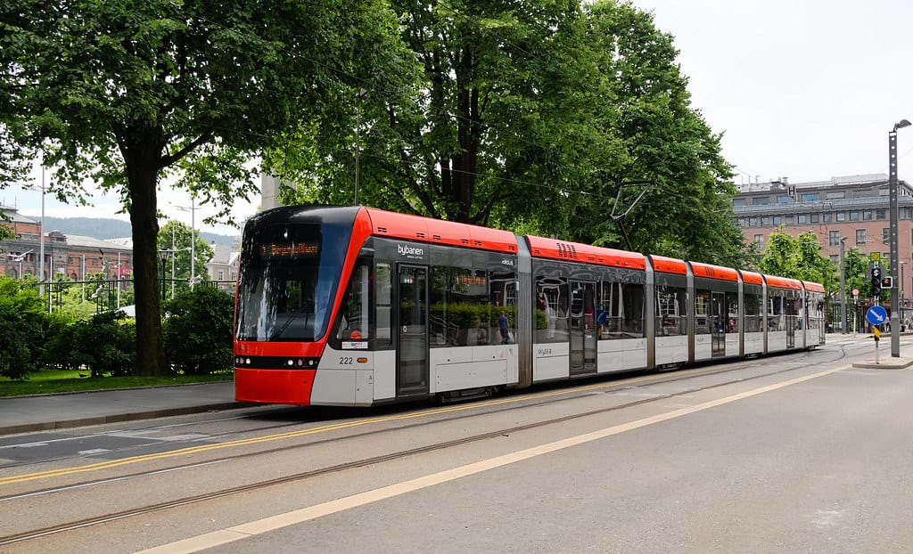 Tram Bergen Airport to city