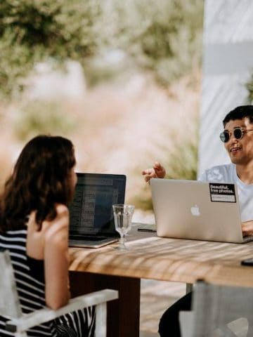 5 Best Ways to Earn Money As a Digital Nomad: Traveling the World and Making Money Online, 5 Tech Must-Haves if You Work and Travel