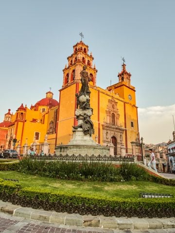 How To Get From Guadalajara to Guanajuato By Bus - All Possible Ways, cheapest way from Guadalajara to Guanajuato, Guadalajara to Guanajuato, primera plus bus from Guadalajara to Guanajuato, FUTURA bus from Guadalajara to Guanajuato, ado bus from Guadalajara to Guanajuato, shared van from Guadalajara to Guanajuato, Colectivo from Guadalajara to Guanajuato, Uber from Guadalajara to Guanajuato, taxi from Guadalajara to Guanajuato, Guadalajara to Guanajuato by plane