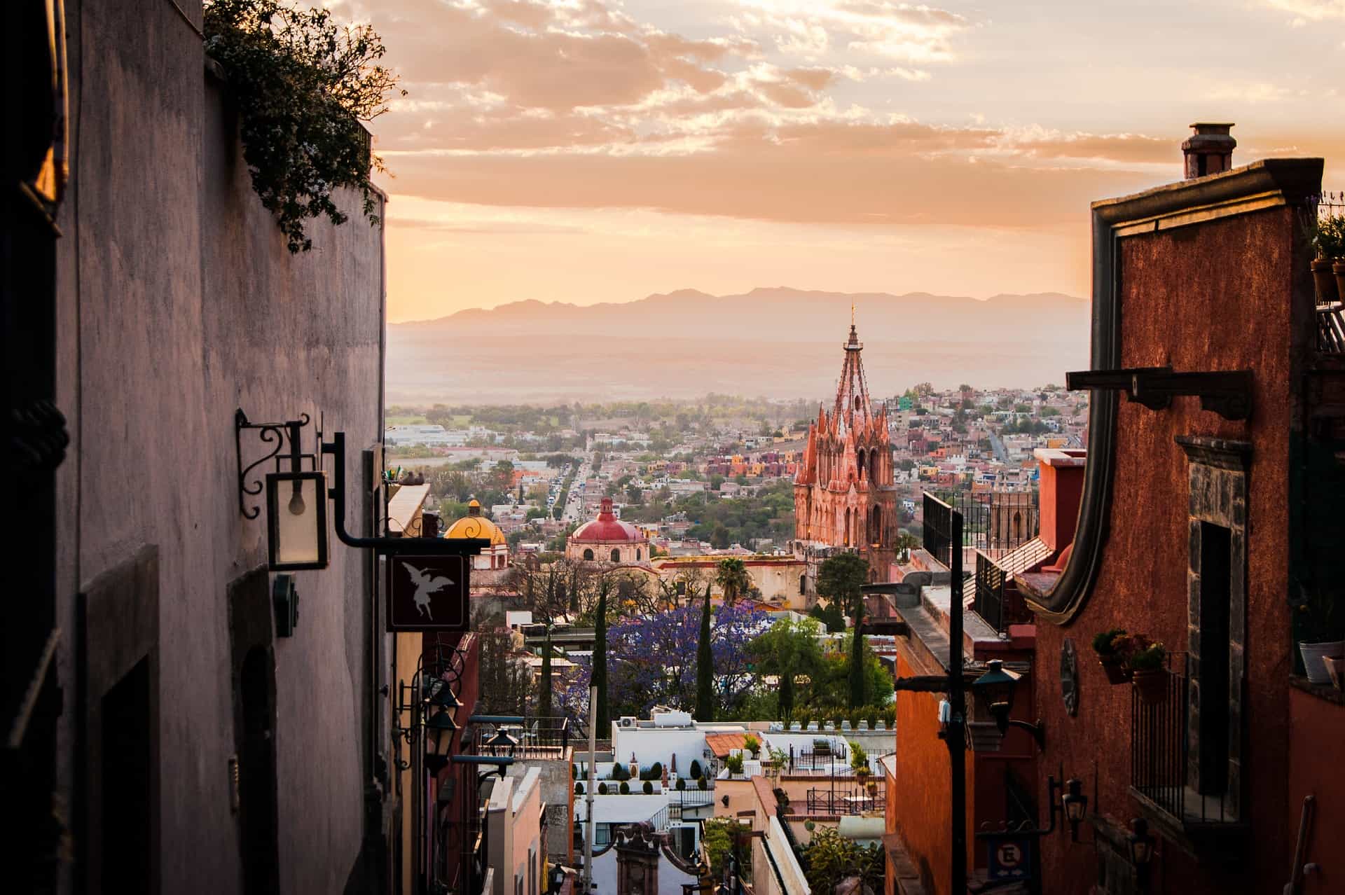 How To Get From Guadalajara to San Miguel de Allende By Bus - All Possible Ways, cheapest way from Guadalajara to San Miguel de Allende, Guadalajara to San Miguel de Allende, primera plus bus from Guadalajara to San Miguel de Allende, FUTURA bus from Guadalajara to San Miguel de Allende, ado bus from Guadalajara to San Miguel de Allende, shared van from Guadalajara to San Miguel de Allende, Colectivo from Guadalajara to San Miguel de Allende, Uber from Guadalajara to San Miguel de Allende, taxi from Guadalajara to San Miguel de Allende, Guadalajara to San Miguel de Allende by plane