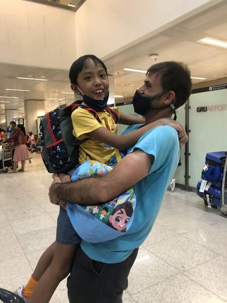 This is us arriving at GRU Airport, Terminal 3, Brazil SIM Card Sao Paulo Airport Guide, Sao Paulo Airport SIM Card 

Sao Paulo Airport SIM Card | brazil sim card sao paulo airport | buy sim card in sao paulo airport | sim card sao paulo airport | sao paulo sim card 
