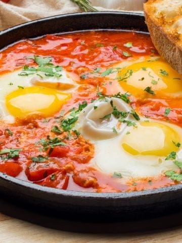 5 Viral Mediterranean Diet Recipes That Are Actually Delicious (Recipe Guide), 10 Most Delicious Breakfast To Try Around The World (Recipe Guide), How to Make Shakshuka – An Authentic Shakshuka (Recipe Guide)
