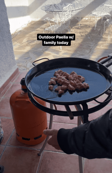 How to Make Paella - An Authentic Spanish Paella (Recipe Guide)