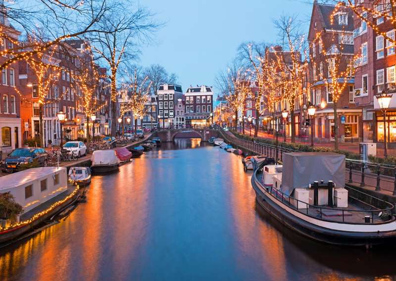 7 Most Overrated Places to Visit in Europe, 7 Tourist Traps to Avoid in Amsterdam (Travel Guide)