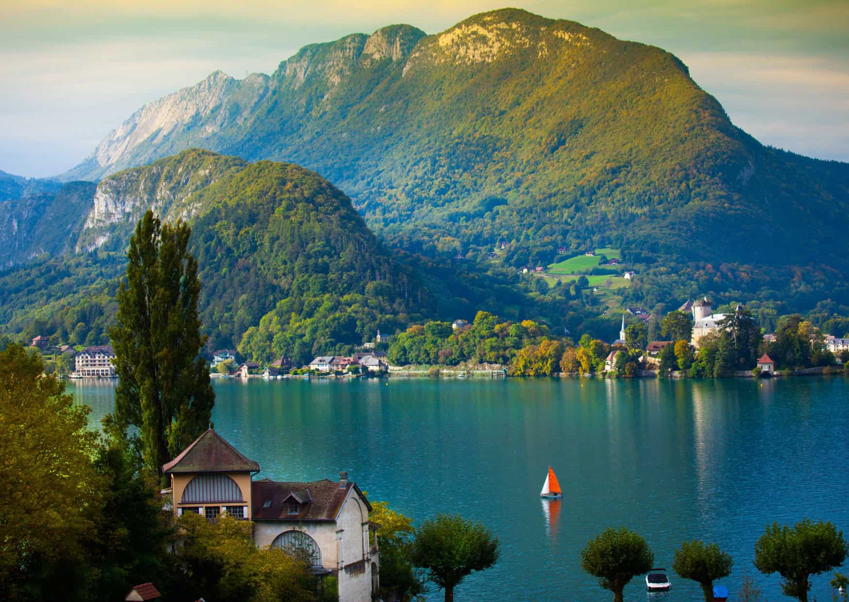 11 Most Beautiful Towns In The World, 11 Most Beautiful Fairytale Towns in Europe,6 Most Popular Lakes To Visit In Europe, The-beautiful-lake-Annecy, 13 Most Underrated Places to Visit in France